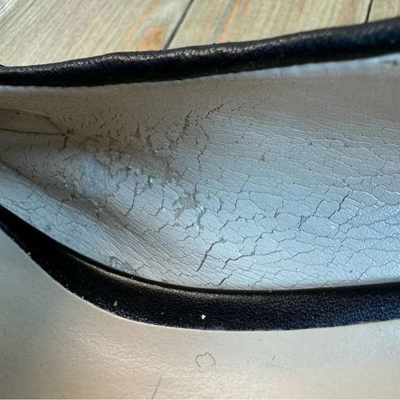 Enzo Angiolini Women’s Flat Black‎ Leather Loafers with Gold Bar Detail size 6.5 - Picture 8 of 9